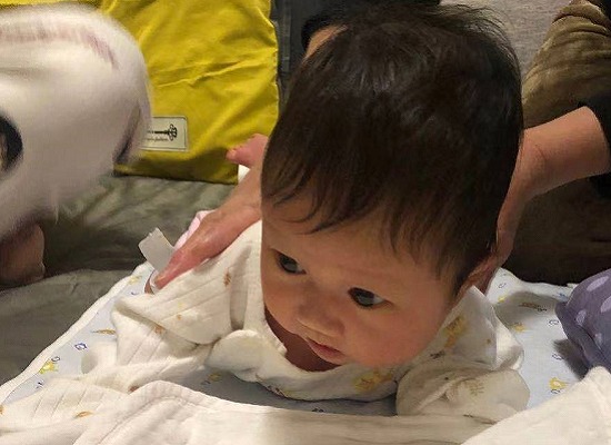 【第一次努力抬头】看我使劲长大!